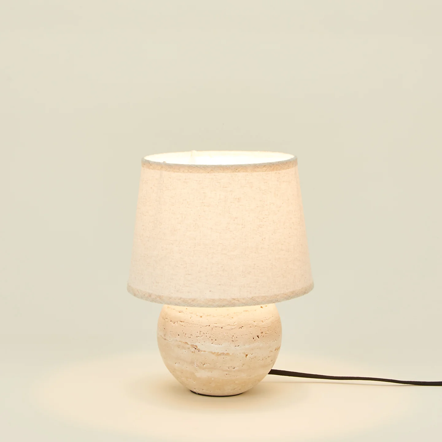 Round Silee Travertine Lamp